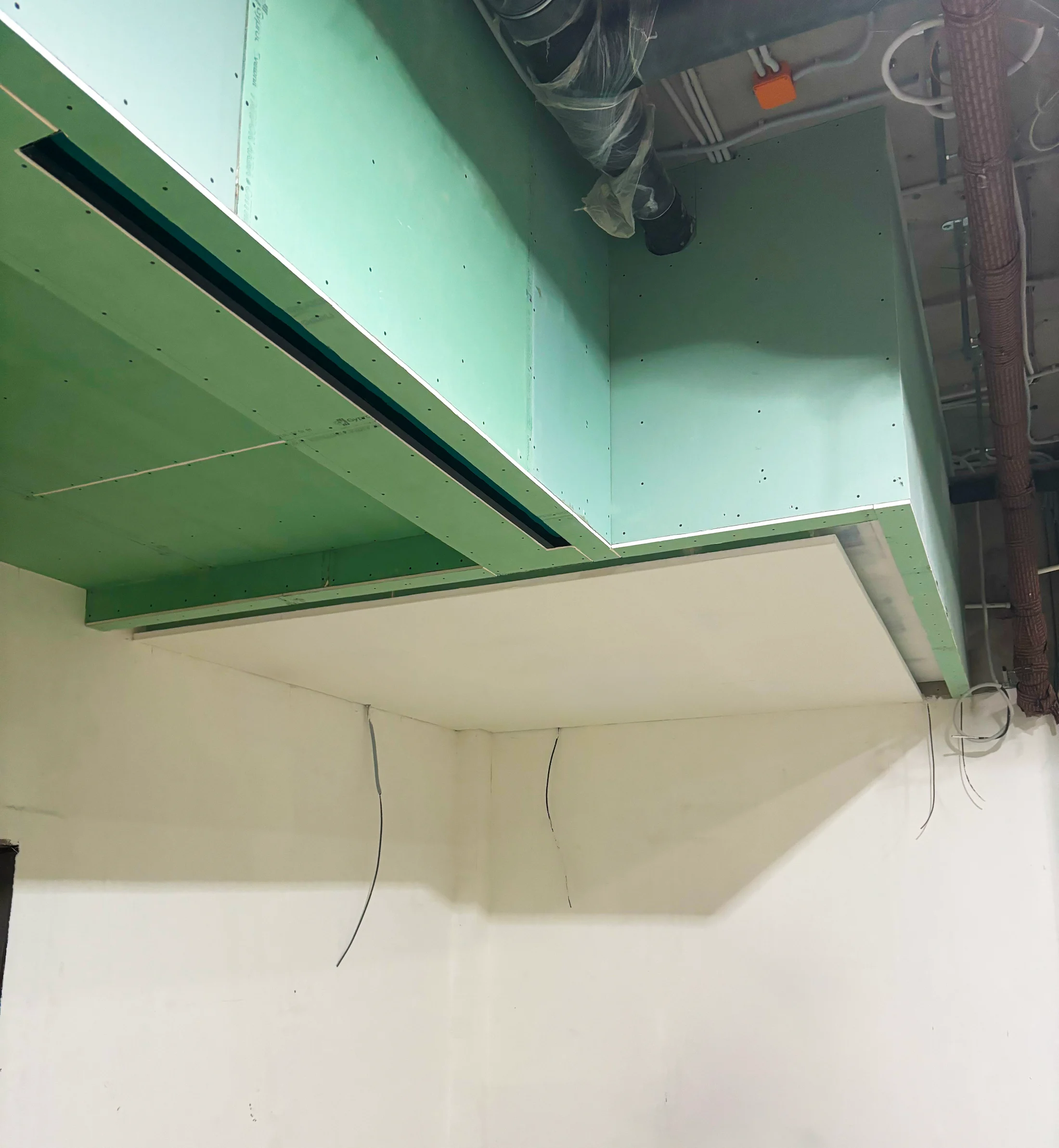 Многоуровневый потолок