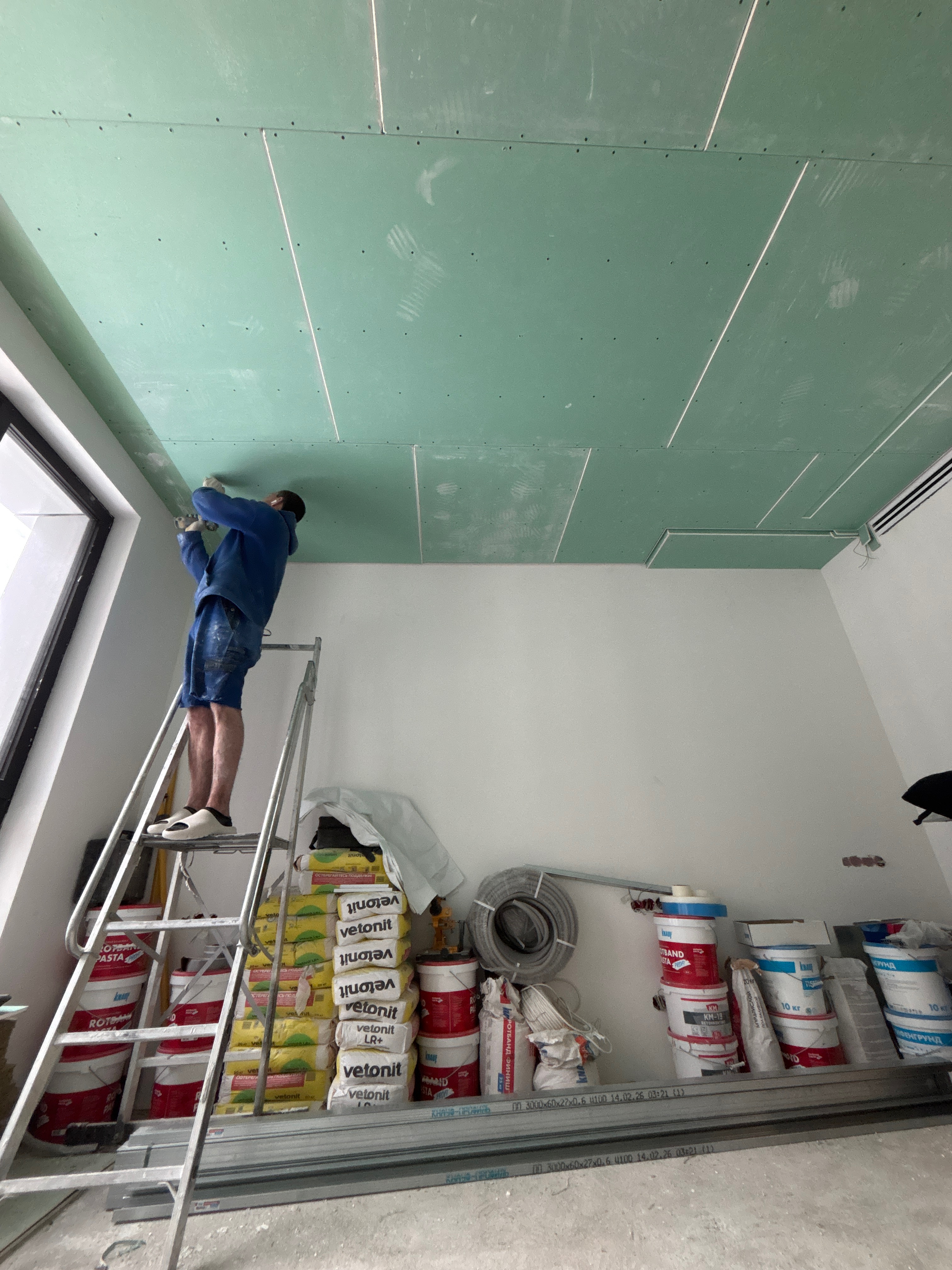 Монтаж потолка